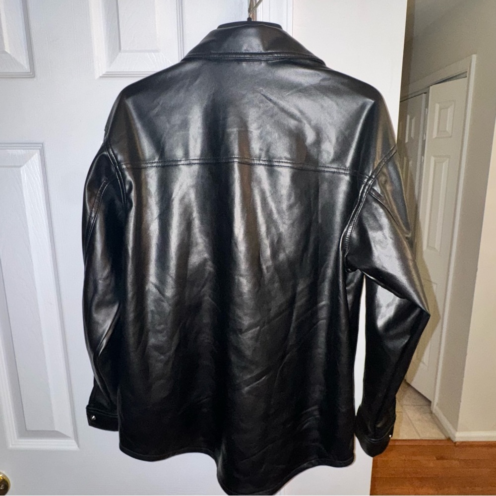 No Boundaries Women's XS Black Faux Leather Button-Up Shacket Jacket TopCollard - Picture 3 of 14